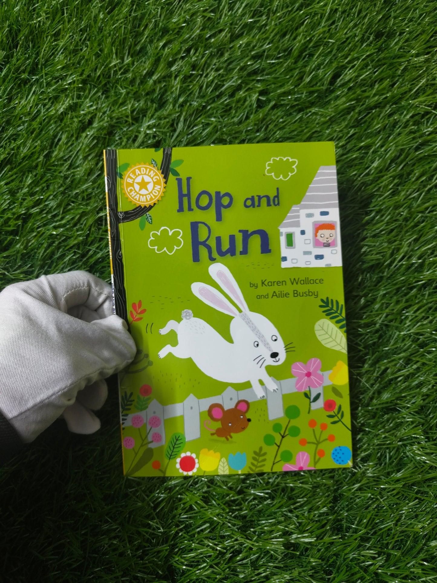 HOP AND RUN (Paperback) by Karen Wallace and Ailie Busby