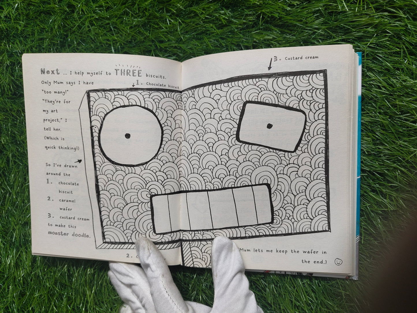 Tom Gates: Extra Special Treats (Not) by Liz Pichon