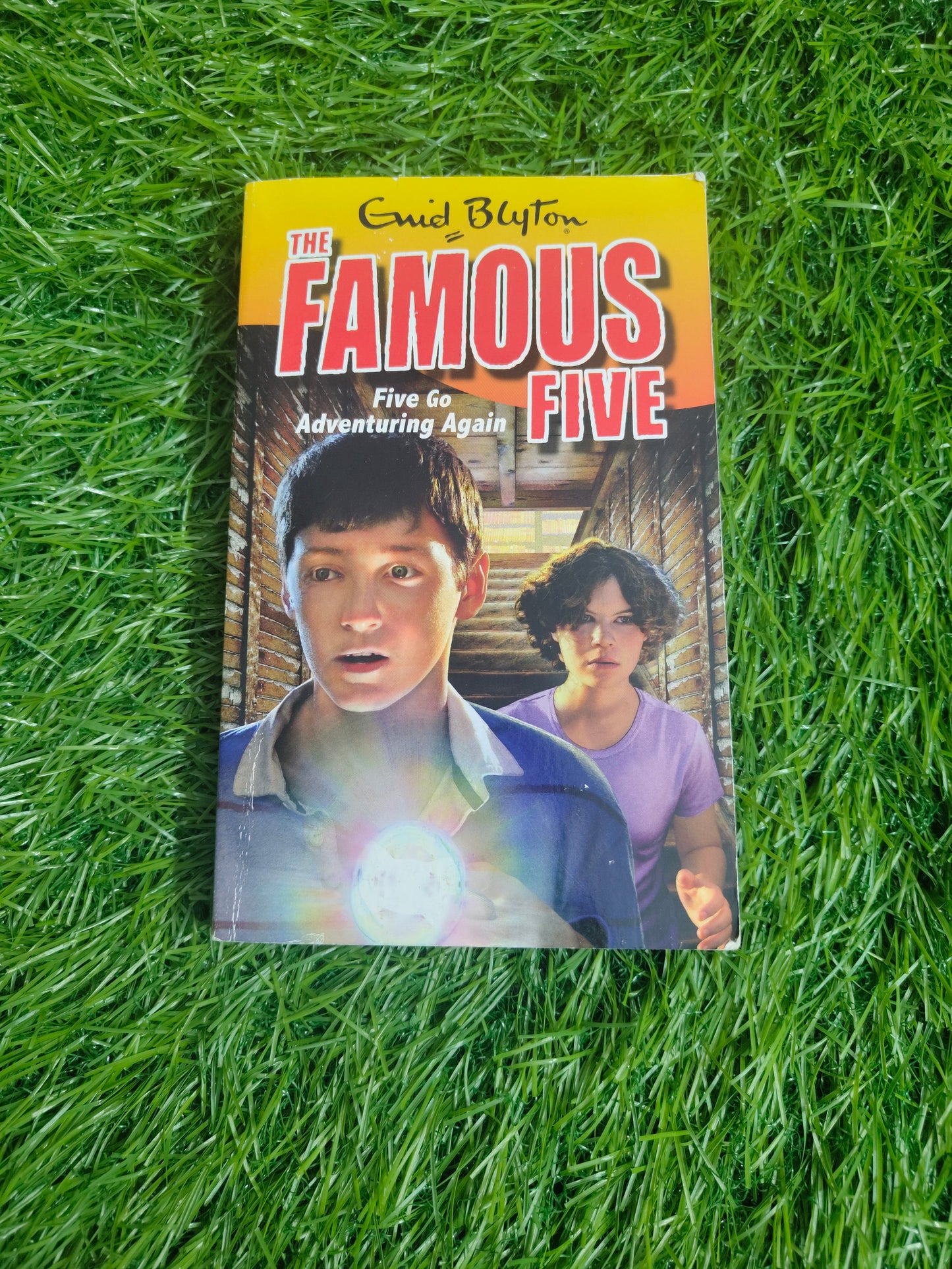 THE FAMOUS FIVE (Five Go Adventure Again) by Enid Blyton