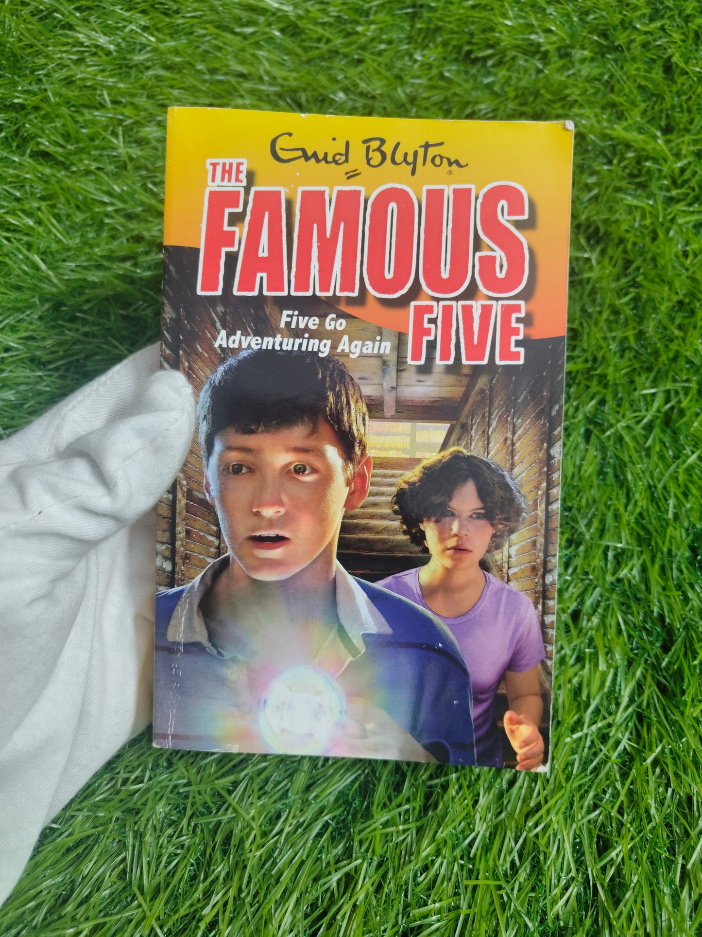 THE FAMOUS FIVE (Five Go Adventure Again) by Enid Blyton