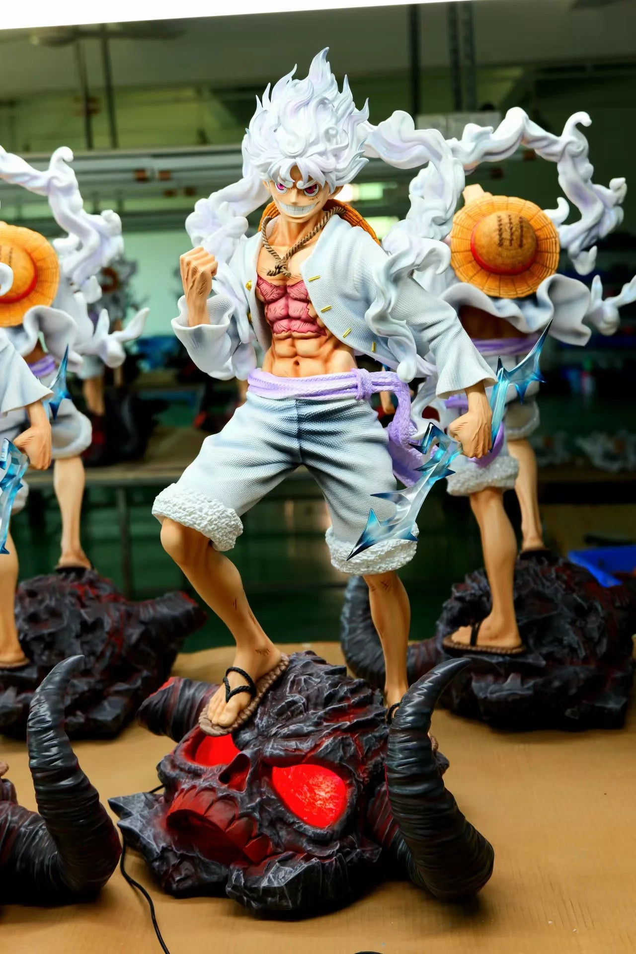 One Piece: Luffy Gear 5 Standing on Skull - 39cm Action Figure