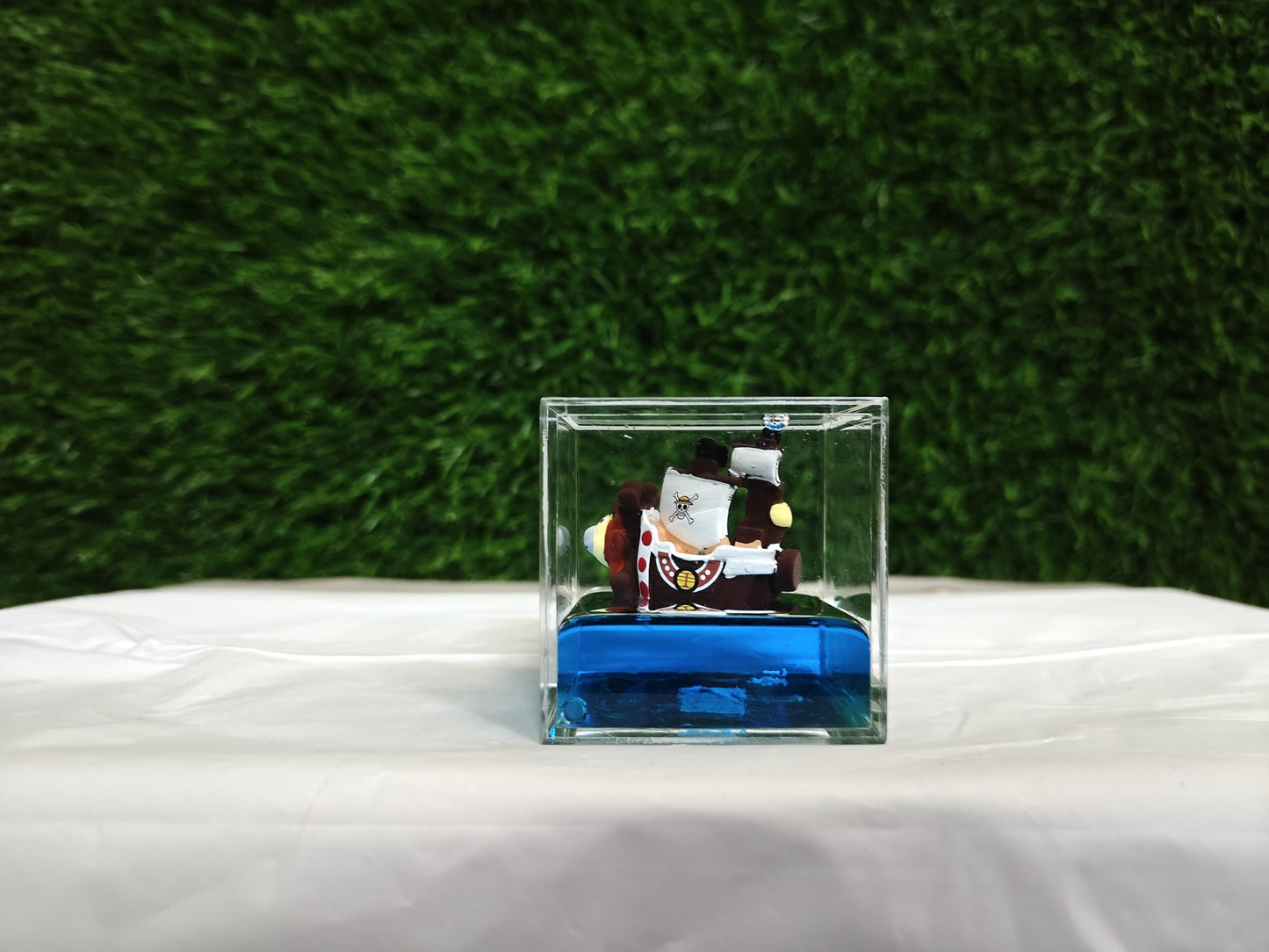 One Piece : Mini Pirate Ship in Cube – 5cm