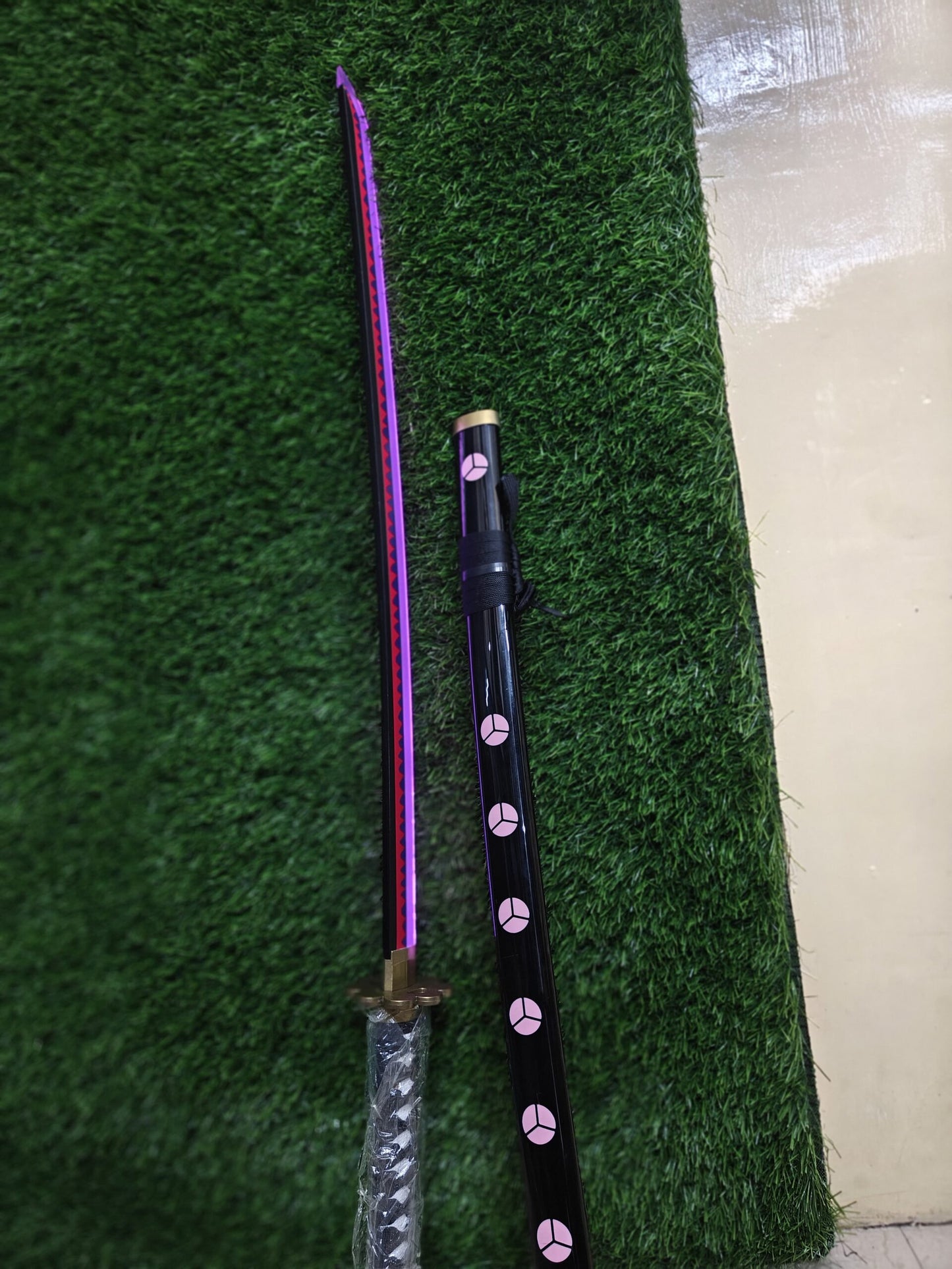 One Piece: Roronoa Zoro’s Shusui Neon LED Katana