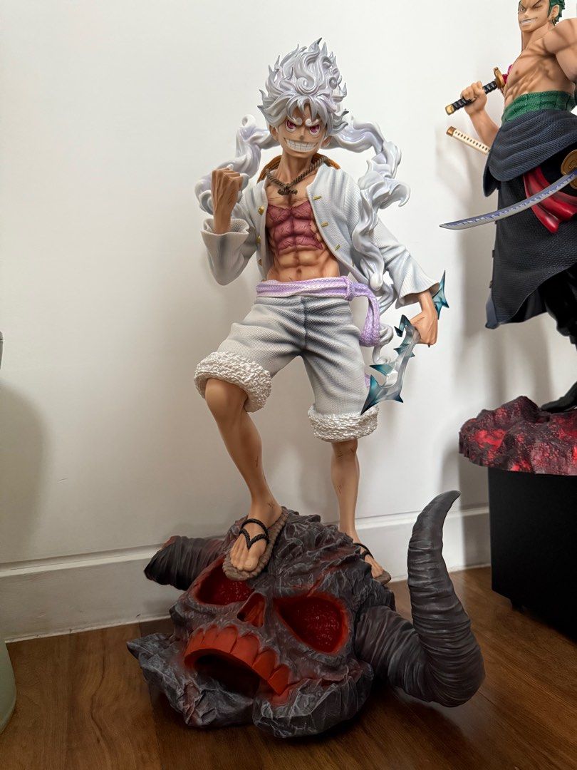 One Piece: Luffy Gear 5 Standing on Skull - 39cm Action Figure
