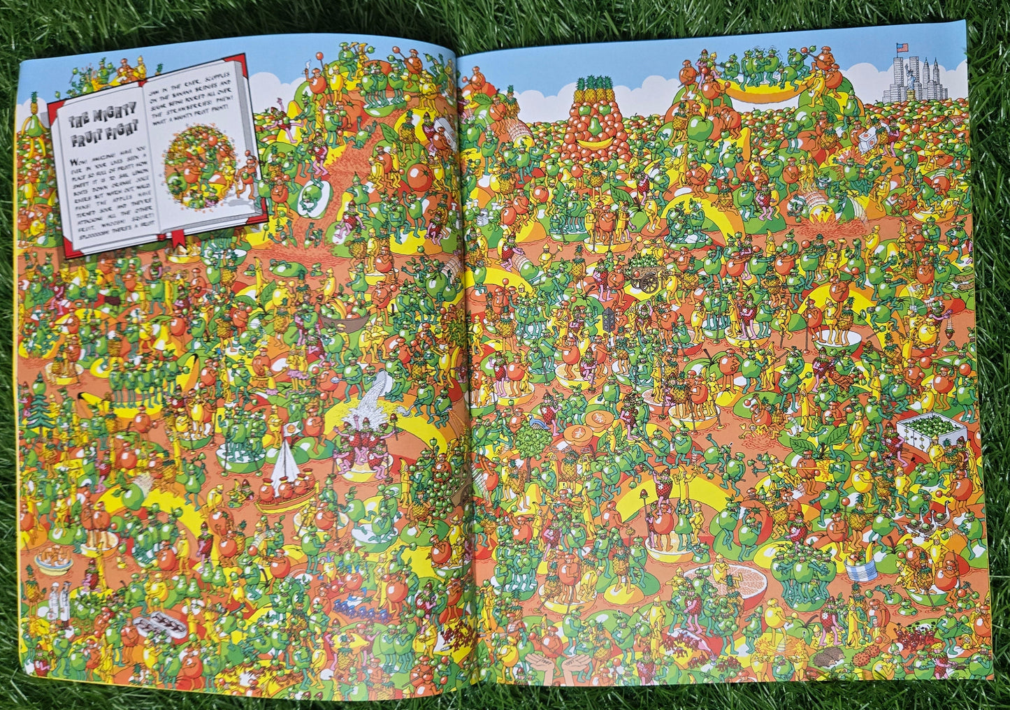 Where's Wally? The Wonder Book: From the original search-and-find series By Martin Handford