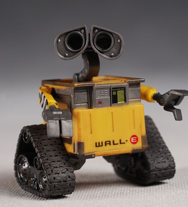 WALL-E Robot Model Mini Bot Action Figure - 6 cm Cute Collectible Figurine