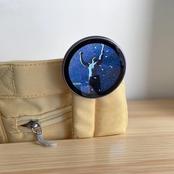 Digital Smart Badge Touchscreen Customizable Display with Photo/GIF/Video,Rechargeable Battery Easy Clip Design Redefine Dynamic Brooch Ultra-thin 10mm 1.85-inch HD Screen