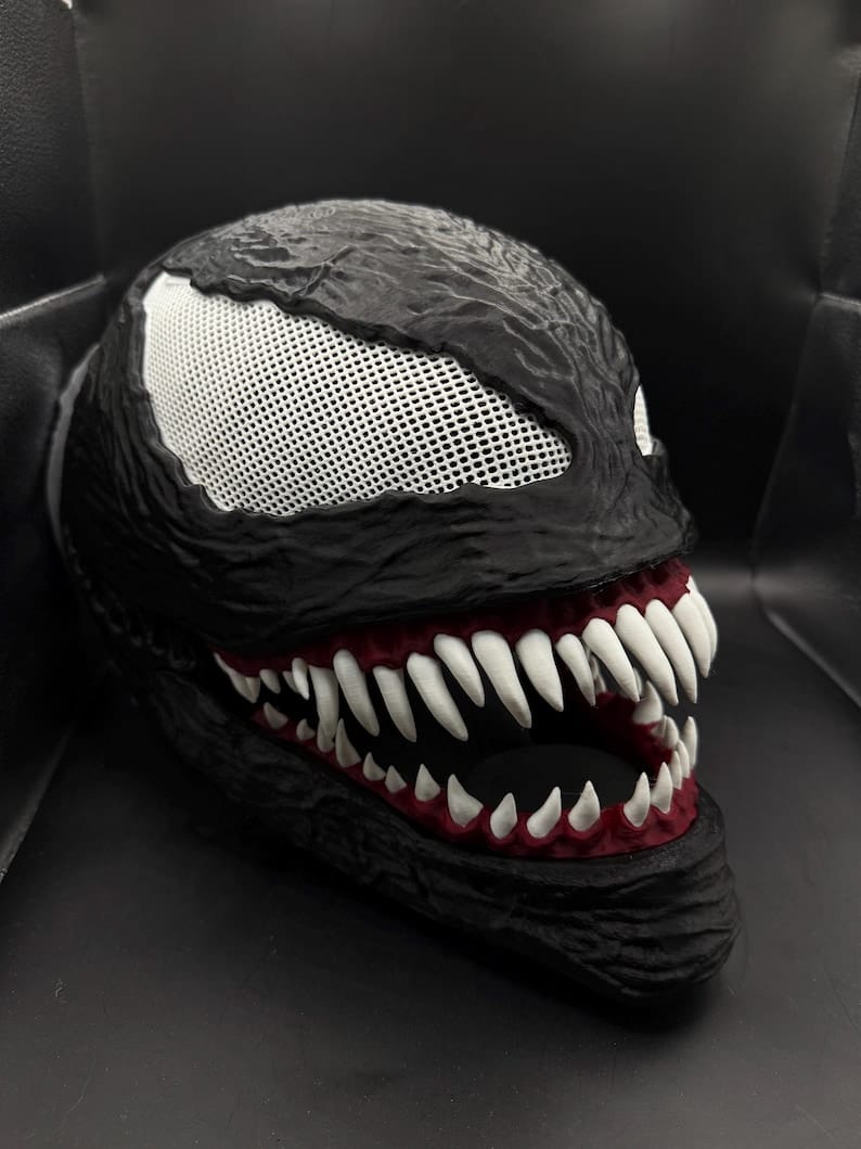 Articulated Venom Mask – 3D Printed Collectible Helmet
