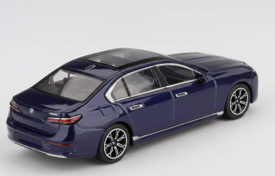 BMW i7 Car CCA G70 Premium Die-Cast Scale Model Car 1:24