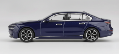 BMW i7 Car CCA G70 Premium Die-Cast Scale Model Car 1:24