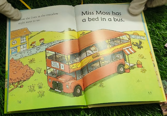 A Bus For Miss Moss (Usborne Very First Reading #03) By Mairi Mackinnon (Hardcover)