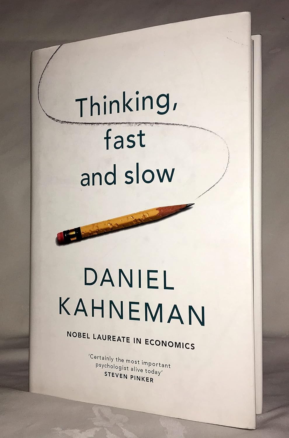 (HARDCOVER) THINKING FAST AND SLOW by DANIEL KAHNEMAN