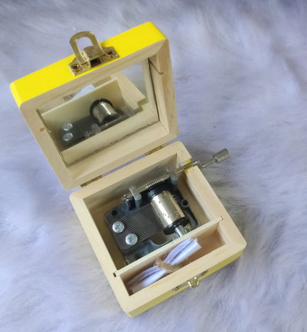 Music box with Mirror and Blank Paper (to add note)