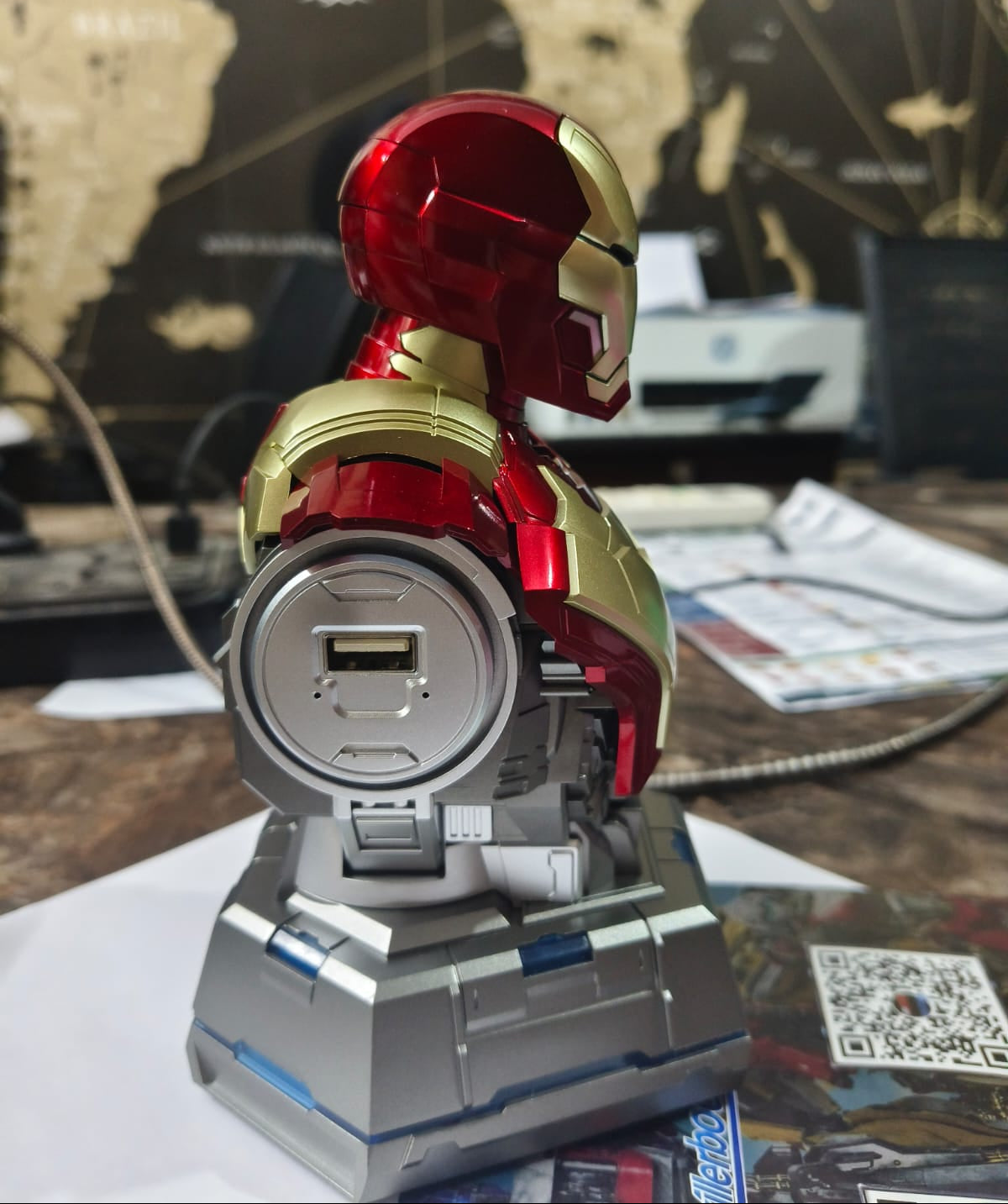 Iron Man MK3 Charging Station Bust Mecha 65W Fast Charging 4 Port Mobile Phone Charger
