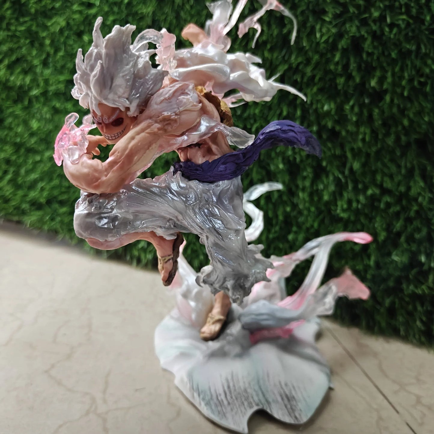 One Piece : Monkey D. Luffy Gear 5 LED - Action Figure