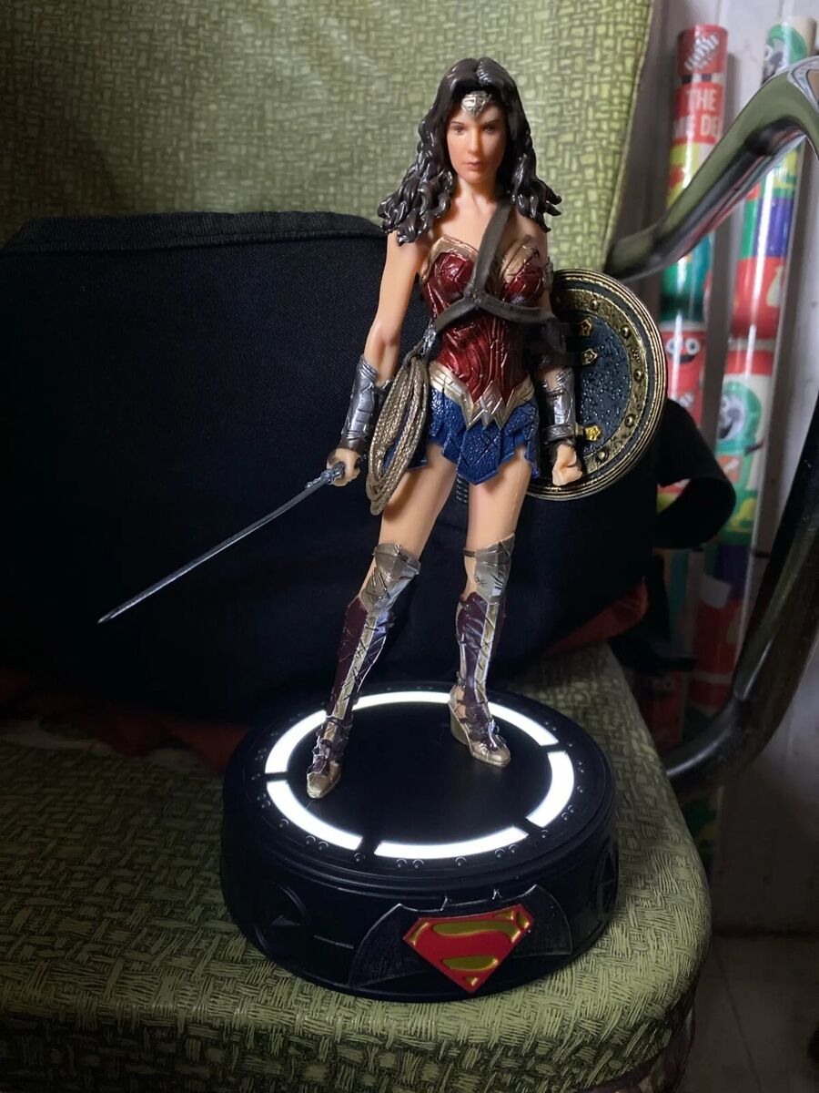 DC Monogram Salvadanaio Wonder Woman Busto - 20 Cm - Dettagliato E Collezionabile - Fessura Posteriore Per Monete - Regalo Per Fan
