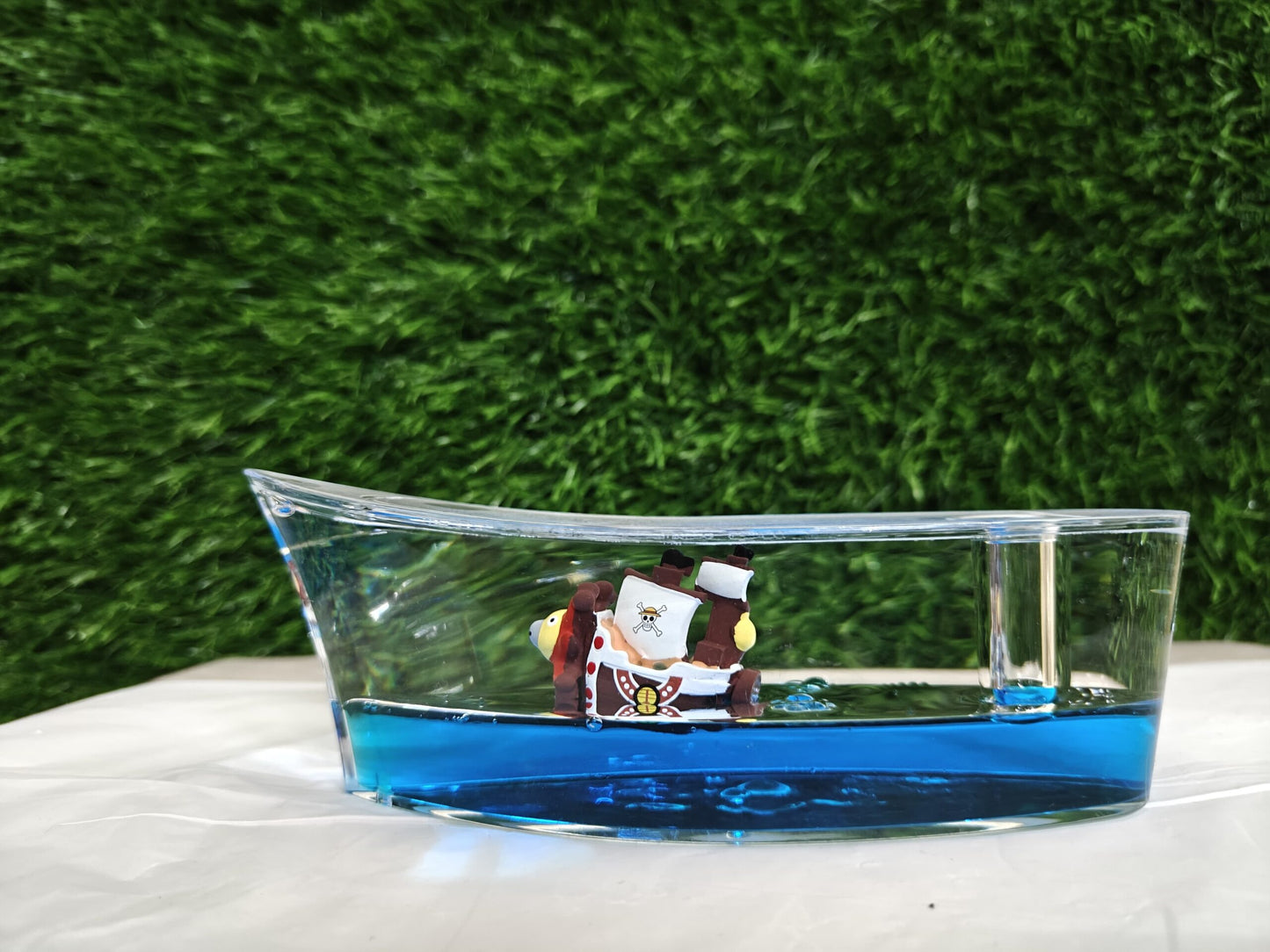 One Piece : Ship Pen Stand with Ocean Base – 16x5cm