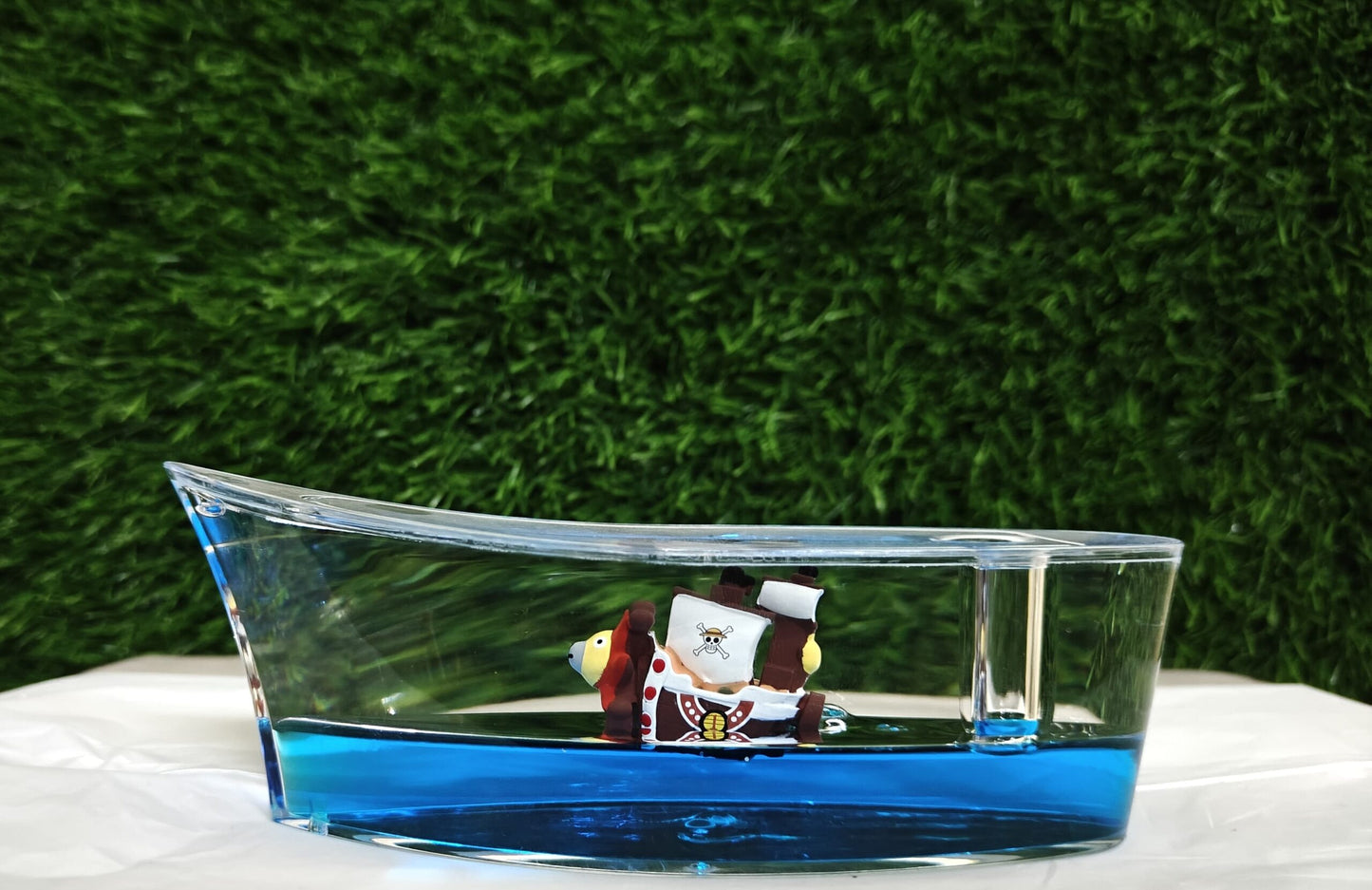 One Piece : Ship Pen Stand with Ocean Base – 16x5cm