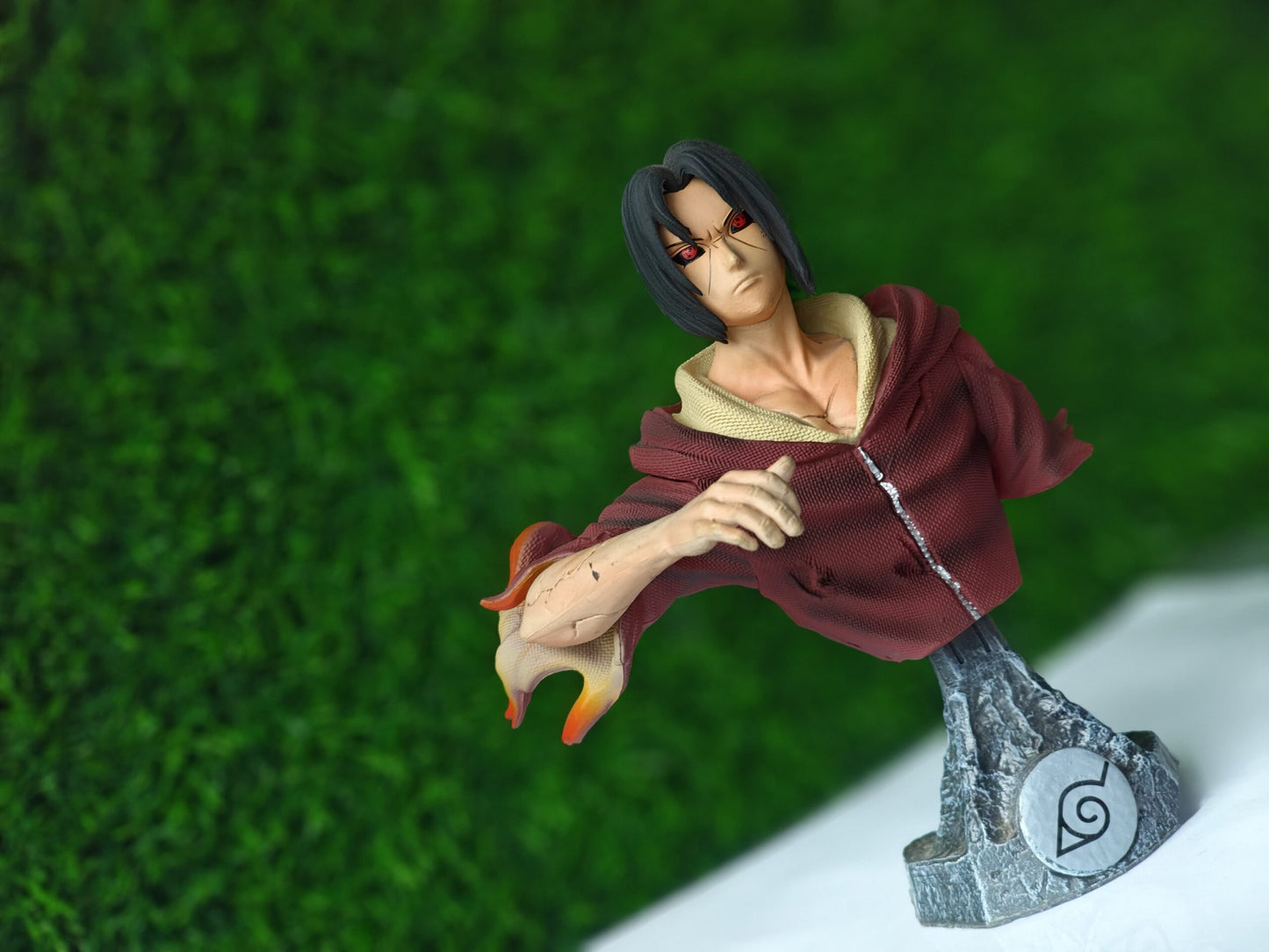 Naruto Series : Itachi Uchiha Bust Statue – Sharingan Mode