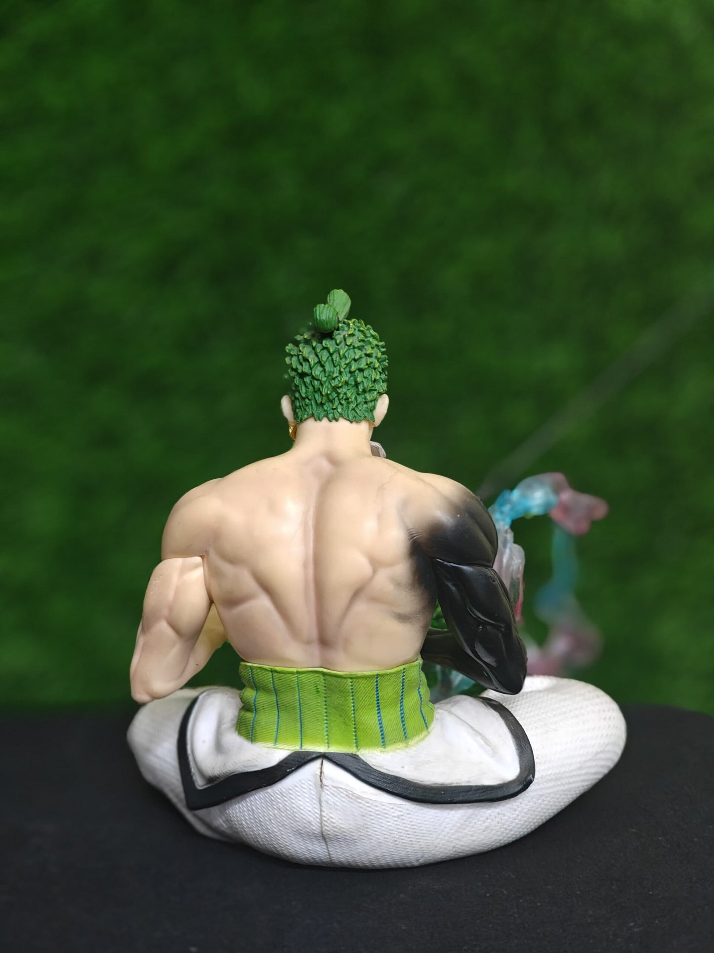 One Piece : Roronoa Zoro Wano Arc Figure – Seated Battle Focus Pose